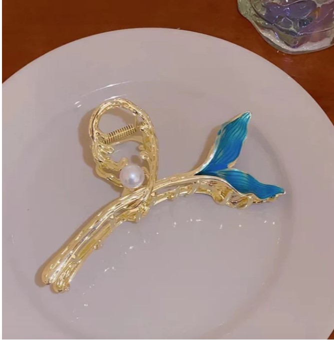 Mermaid Tail Pearl Hair Clip - Image 3